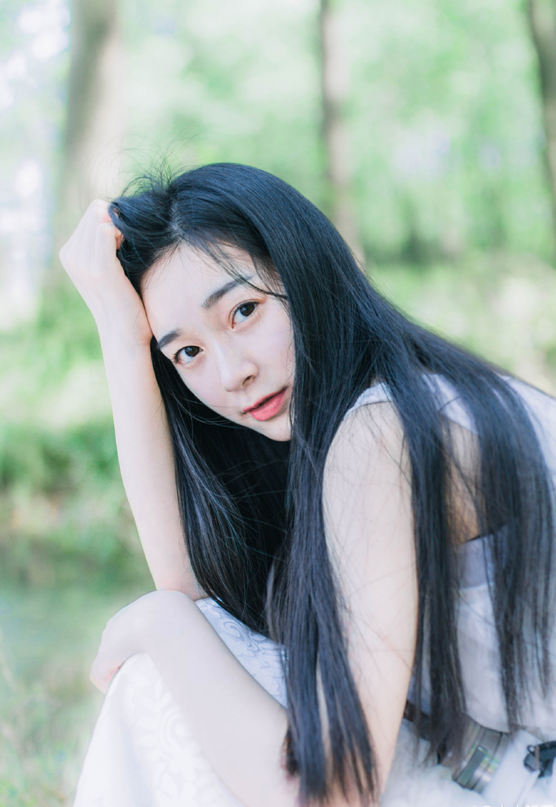 庞统闻言点点头，看向魏延道：“当加紧布防了，以孔明之能，我们恐怕还未赶到江州，江州已经被破，当先巩固好成都周边防御。”